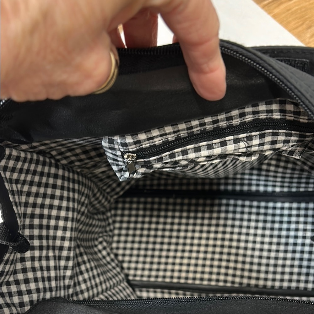 Black Tote Bag with White 'G' Logo - Picture 4 of 10